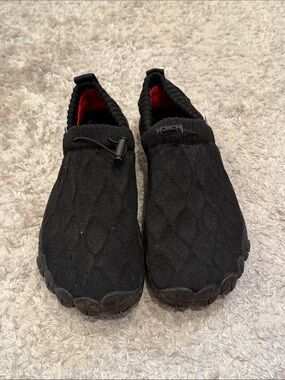 Men's Black Slip-On Watelves Barefoor Water Shoes with Toggle Closure
